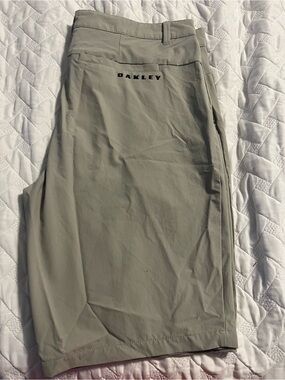 Oakley Men's Light Gray-Tan Performance Chino Shorts